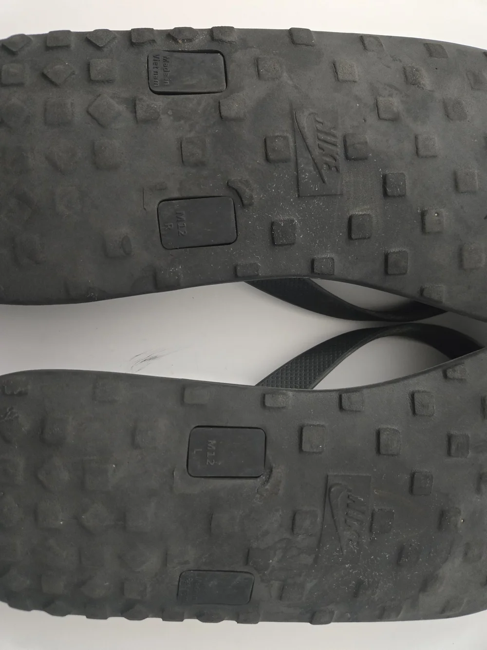 Nike On Deck Flip Flops Men’s Size 12 Black Thong Sandals